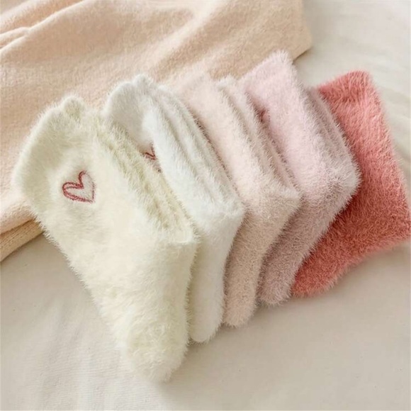 5 Pairs Heart Embroidery Socks, Cute & Warm Fluffy Thick Floor Mid Tube Socks - Picture 3 of 5